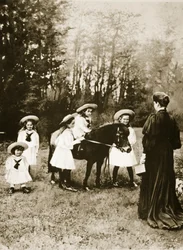 Ruská královská rodina (sépiová fotografie)